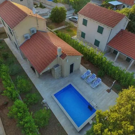 Laurel Villa *