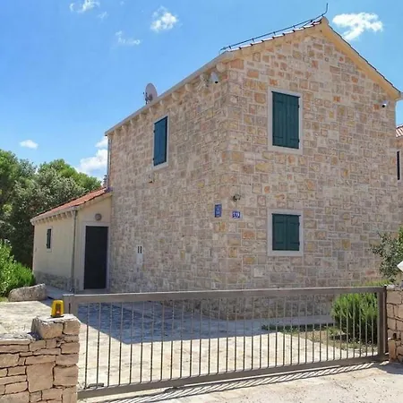 Laurel Villa