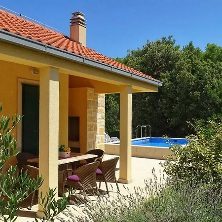 Laurel Villa